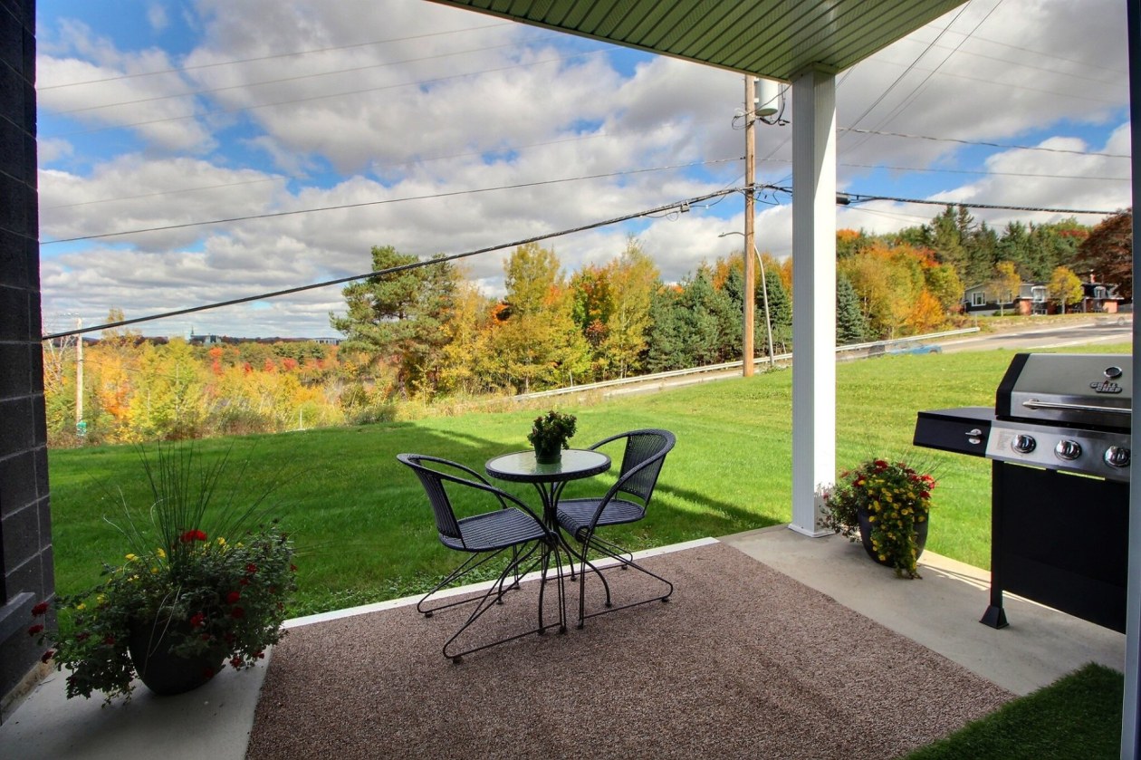 Terrasse — 1100 Av. du Capitaine-Veilleux, Shawinigan