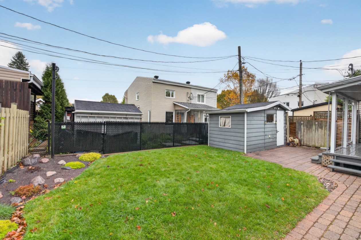 Cour — 9150 Rue de l'Amazone, Québec