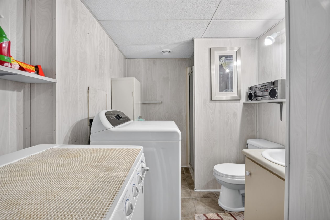 Salle de bains — 9150 Rue de l'Amazone, Québec