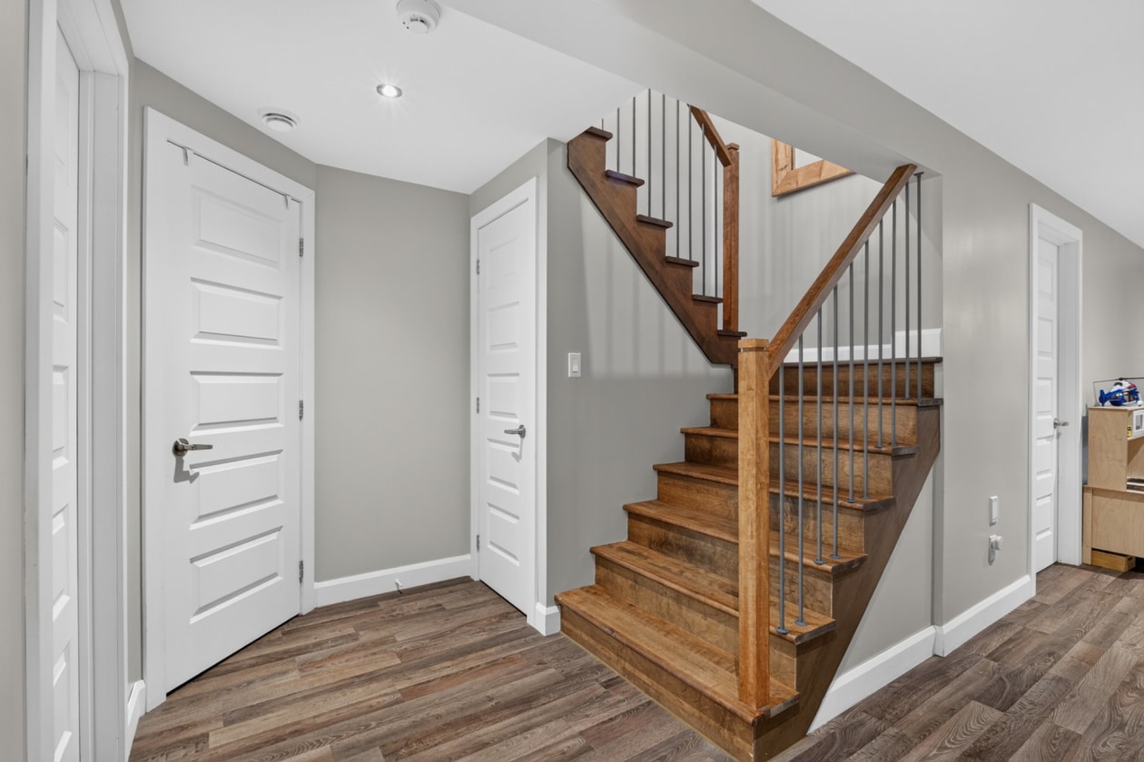Escalier — 1805 Carré Tourville, Québec