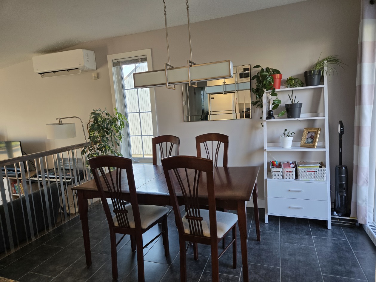 Salle à manger — 372 Rue Duportail, Québec