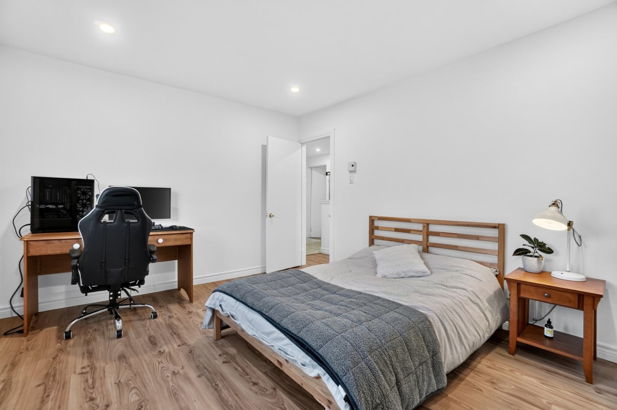 Chambre à coucher — 104 Rue Robert, Notre-Dame-des-Prairies