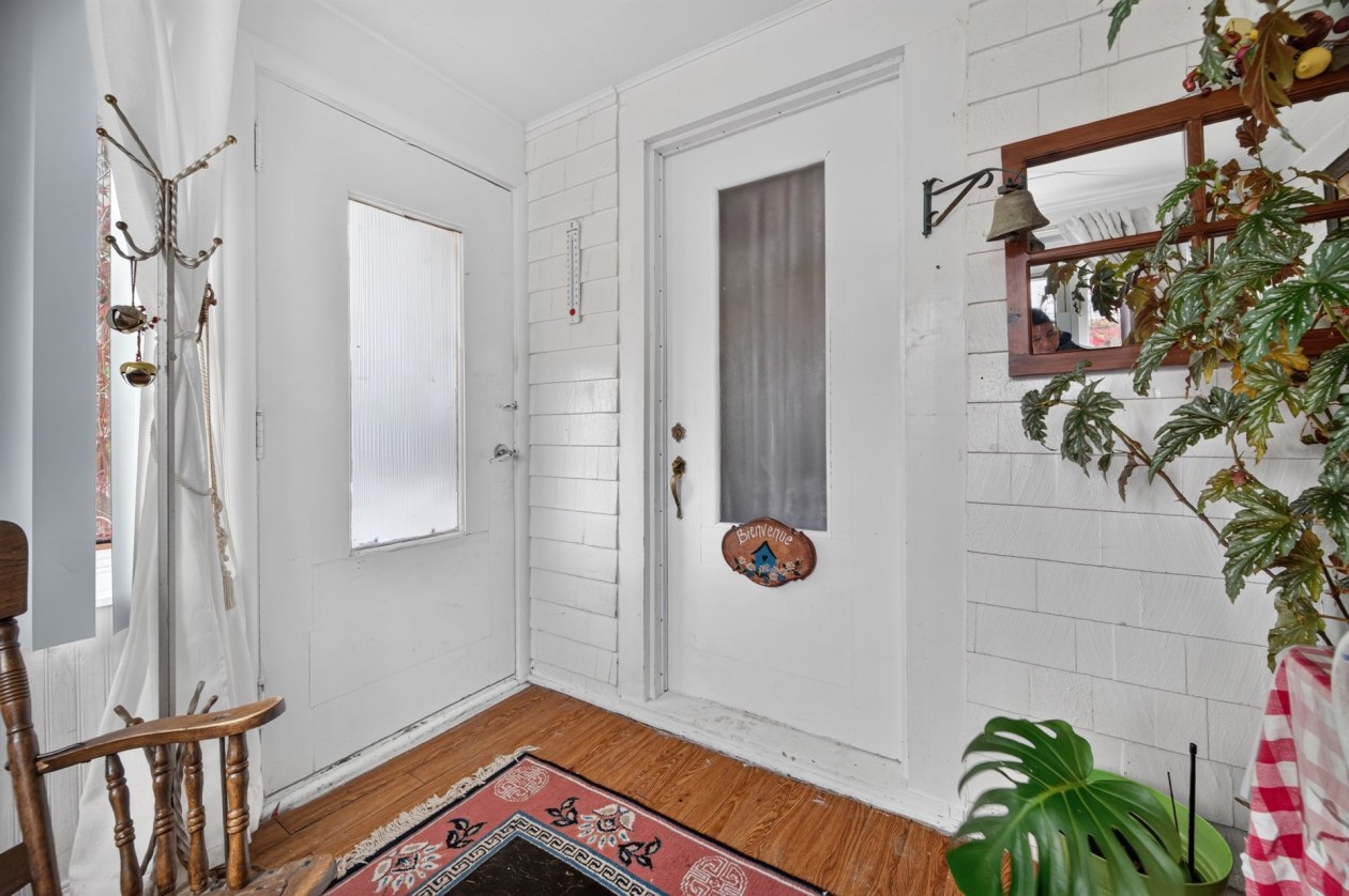 Hall d'entrée — 109 Route 132, Saint-Simon-de-Rimouski