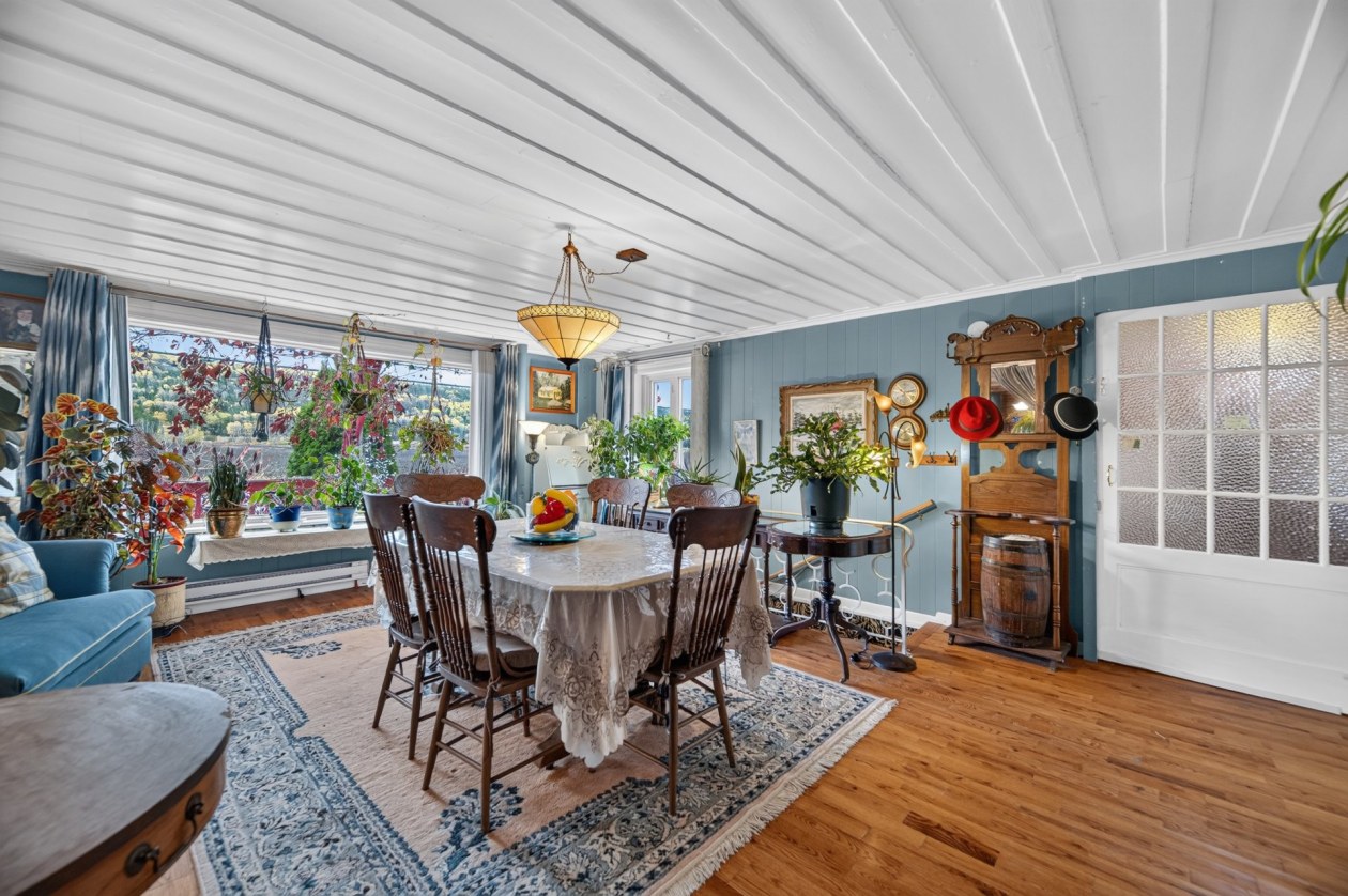 Salle à manger — 109 Route 132, Saint-Simon-de-Rimouski
