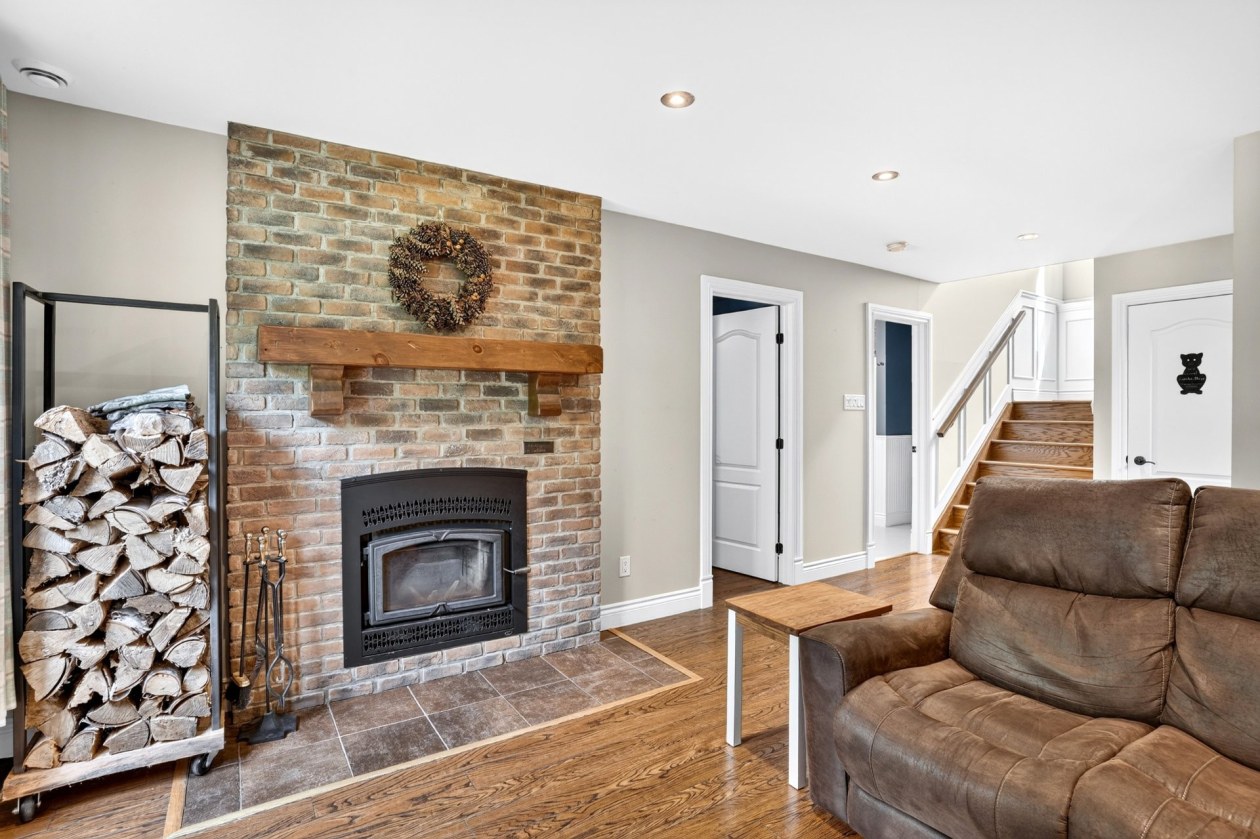 Salle familiale — 19 Rue des Gemmes, Sainte-Marguerite-du-Lac-Masson