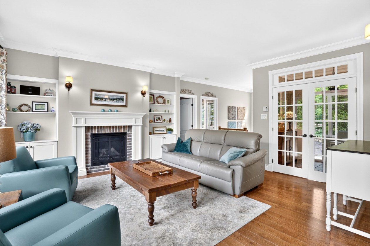 Salon — 19 Rue des Gemmes, Sainte-Marguerite-du-Lac-Masson