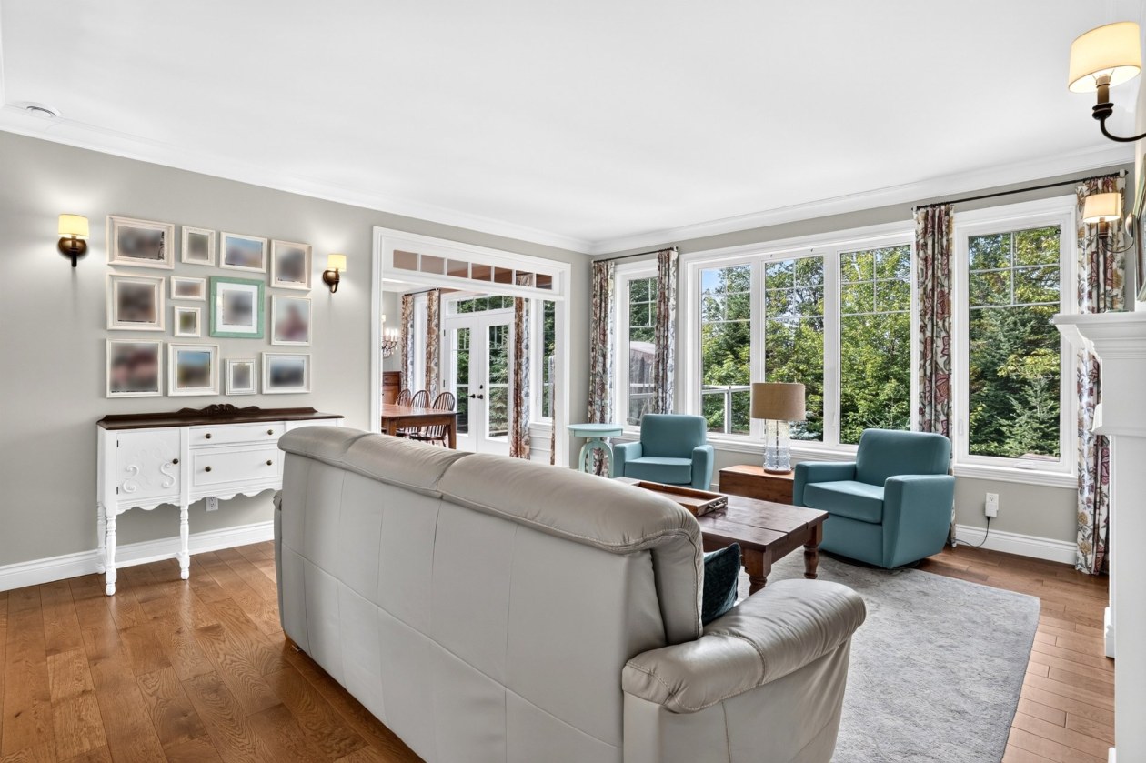 Salon — 19 Rue des Gemmes, Sainte-Marguerite-du-Lac-Masson