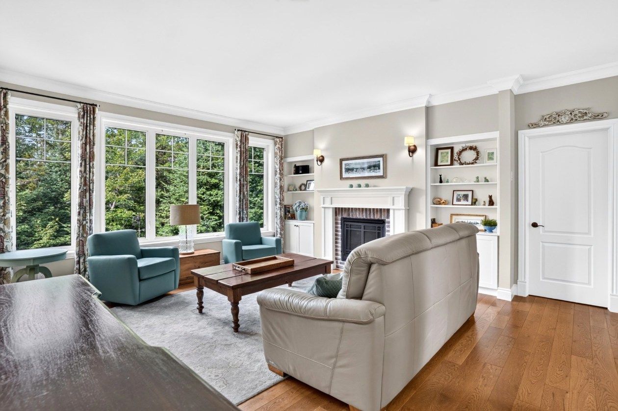 Salon — 19 Rue des Gemmes, Sainte-Marguerite-du-Lac-Masson