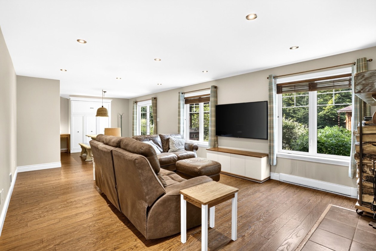Salle familiale — 19 Rue des Gemmes, Sainte-Marguerite-du-Lac-Masson