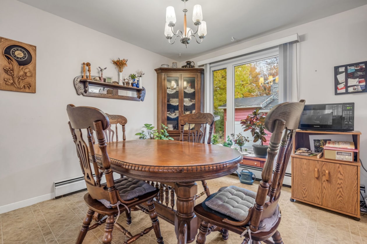 Salle à manger — 1409 Rue Ste-Madeleine, L'Ancienne-Lorette