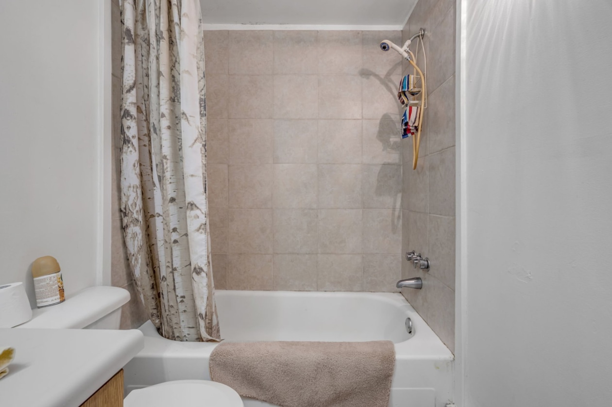 Salle de bains — 1409 Rue Ste-Madeleine, L'Ancienne-Lorette