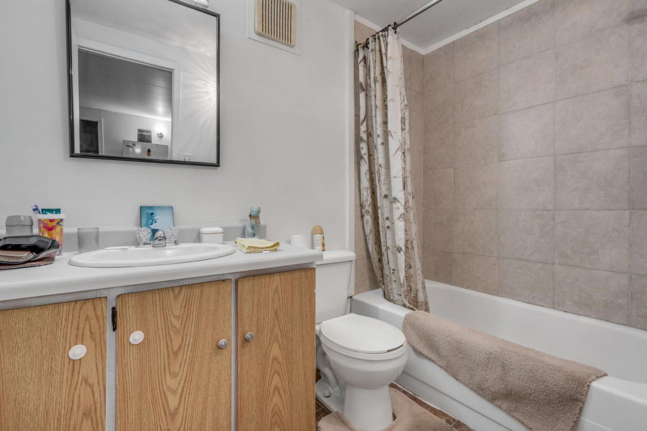 Salle de bains — 1409 Rue Ste-Madeleine, L'Ancienne-Lorette