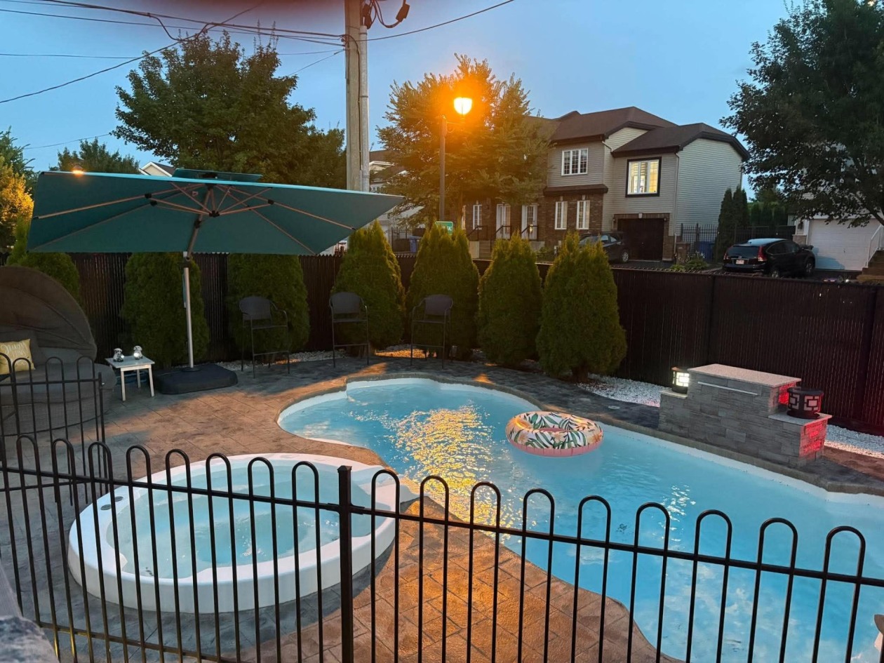 Cour — 1 Rue des Mésanges, Châteauguay