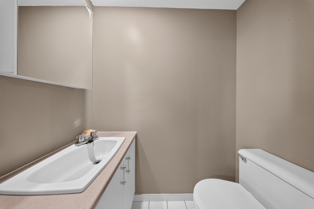Bathroom — 4945 Rue Gabriel, Sherbrooke