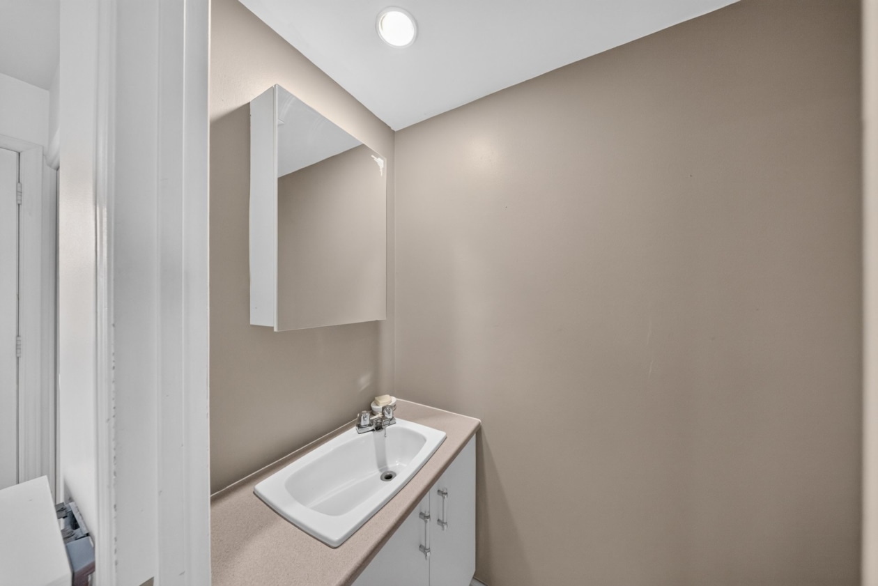 Bathroom — 4945 Rue Gabriel, Sherbrooke
