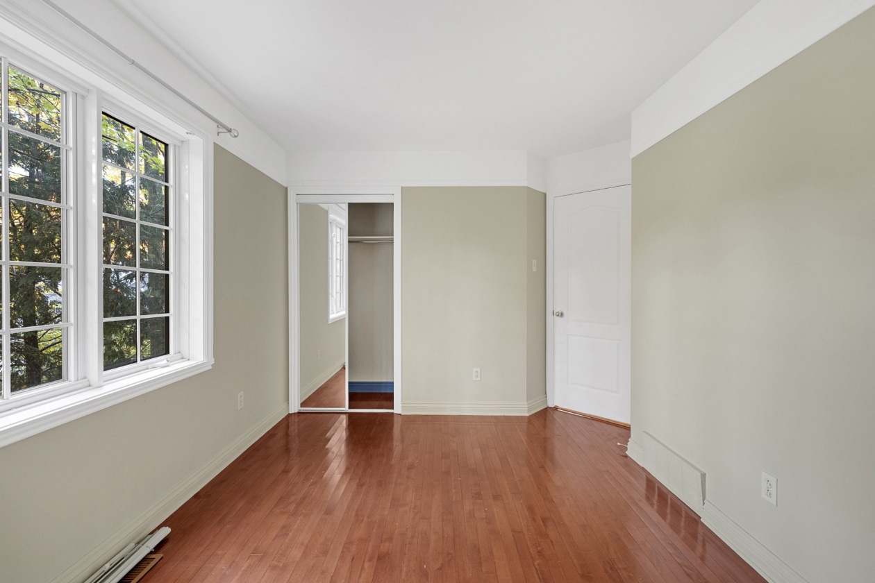Chambre à coucher — 931 Rue des Cerisiers, Otterburn Park