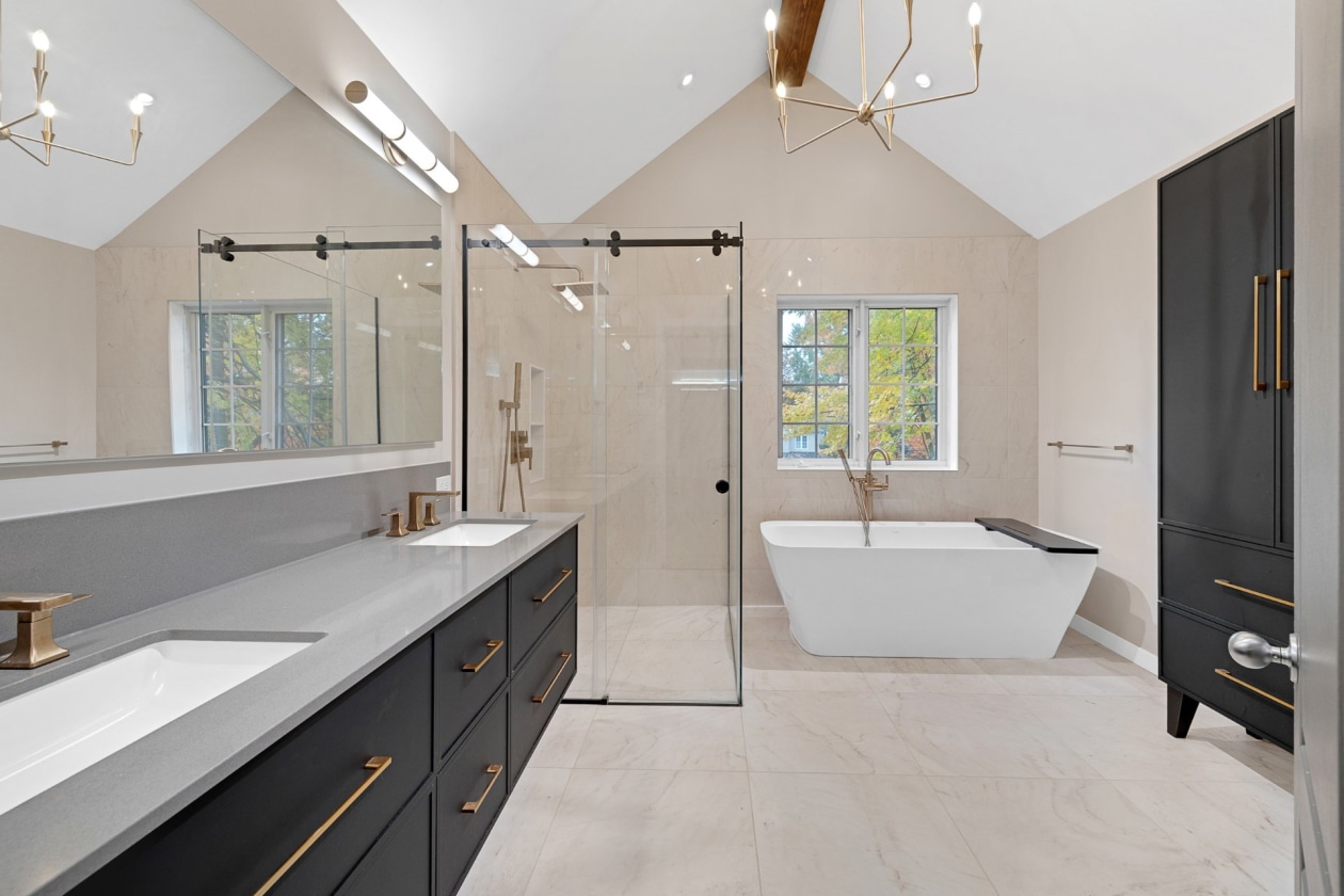 Salle de bains — 931 Rue des Cerisiers, Otterburn Park