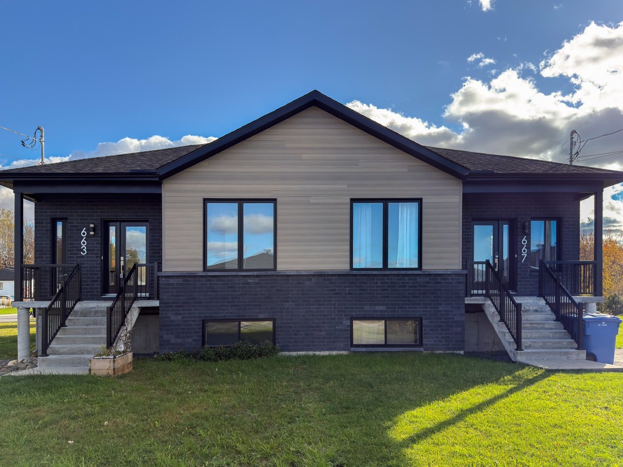 Façade — 663 Rue Jacob-Nicol, Roxton Pond