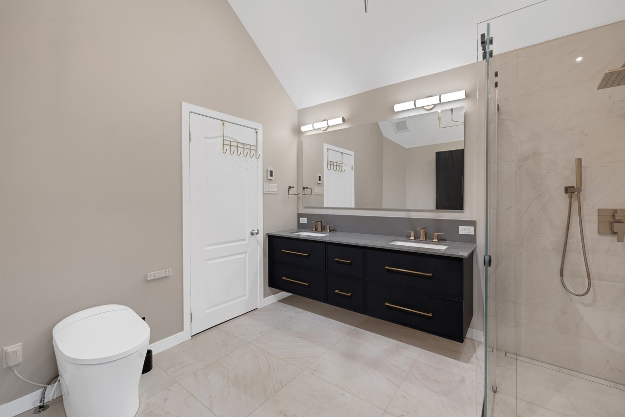 Salle de bains — 931 Rue des Cerisiers, Otterburn Park