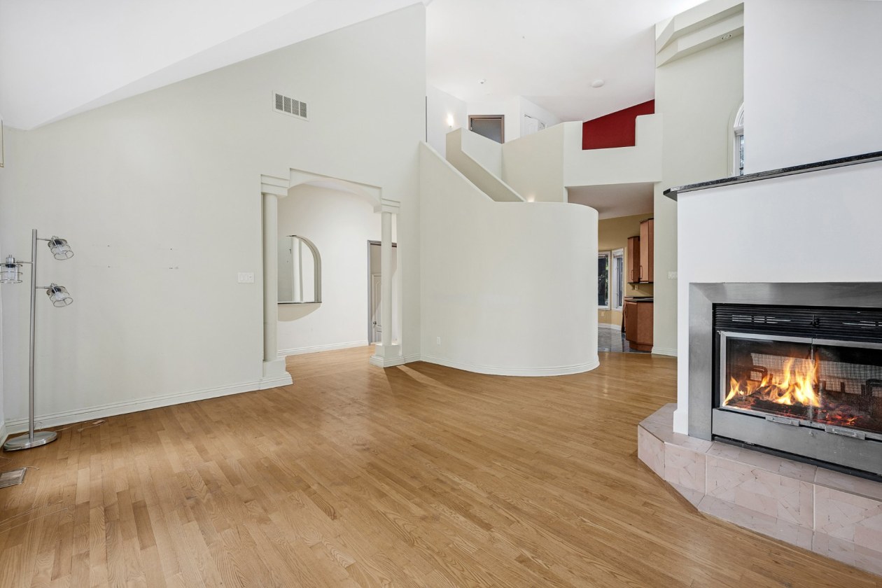 Salon — 931 Rue des Cerisiers, Otterburn Park