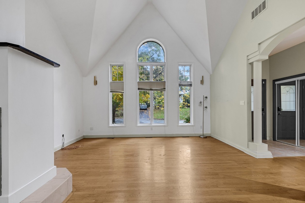 Salon — 931 Rue des Cerisiers, Otterburn Park