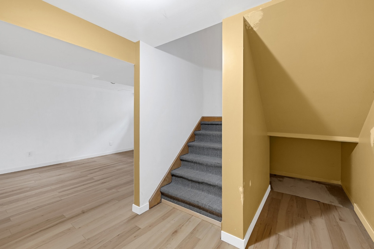 Escalier — 931 Rue des Cerisiers, Otterburn Park
