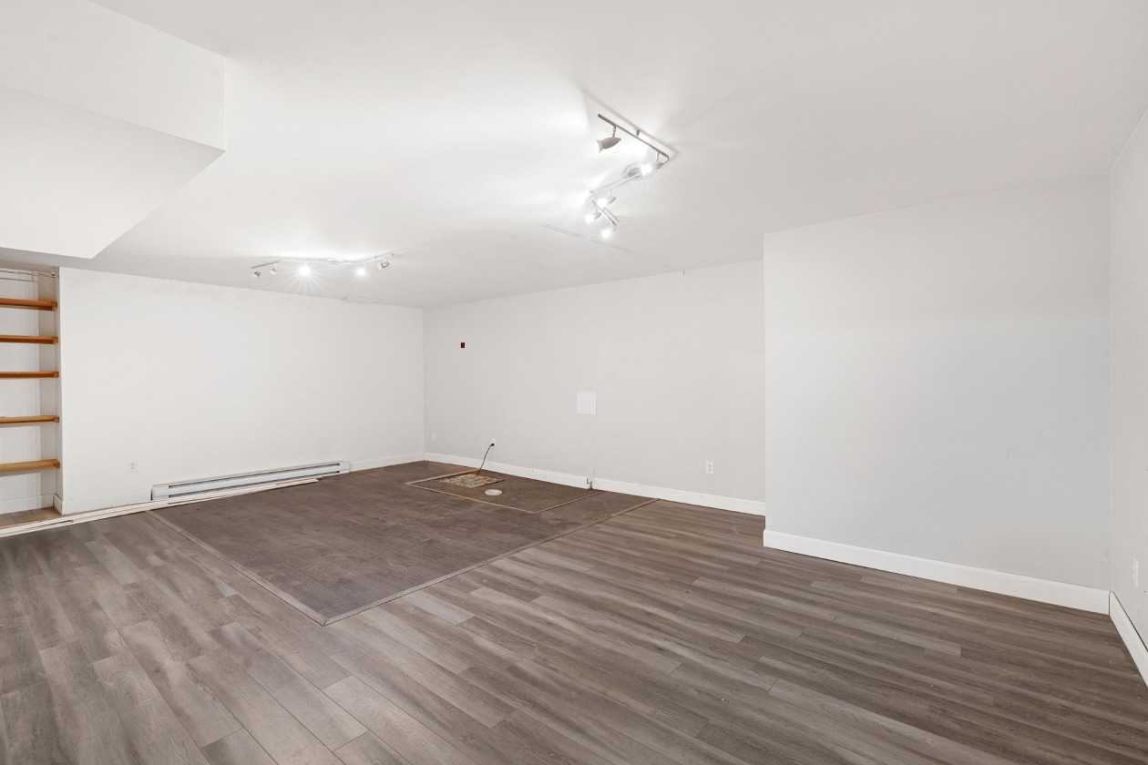 Salon — 931 Rue des Cerisiers, Otterburn Park