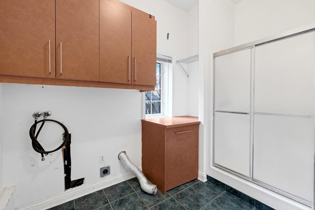 Salle de lavage — 931 Rue des Cerisiers, Otterburn Park