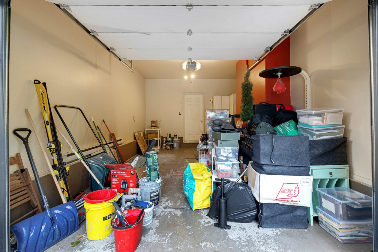 Garage — 931 Rue des Cerisiers, Otterburn Park
