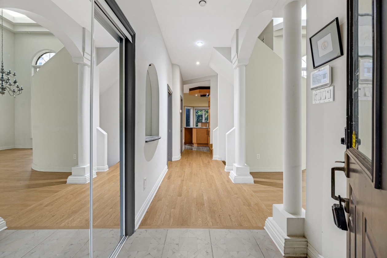 Hall d'entrée — 931 Rue des Cerisiers, Otterburn Park
