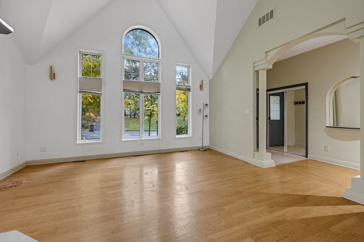 Salon — 931 Rue des Cerisiers, Otterburn Park