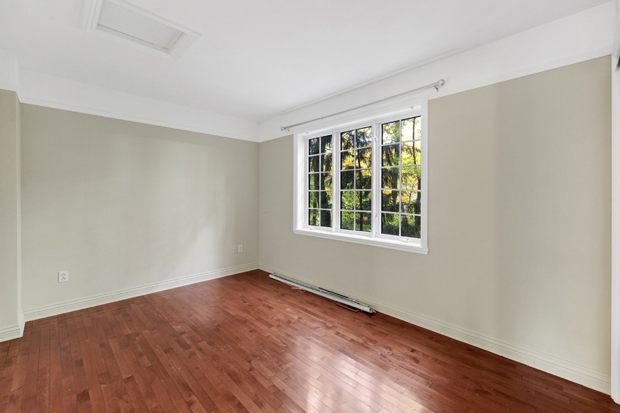 Chambre à coucher — 931 Rue des Cerisiers, Otterburn Park