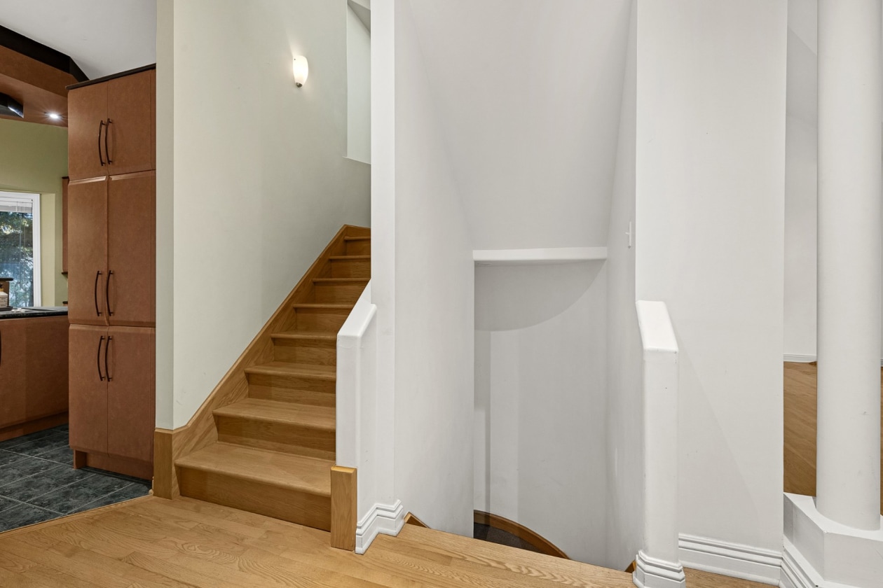 Escalier — 931 Rue des Cerisiers, Otterburn Park