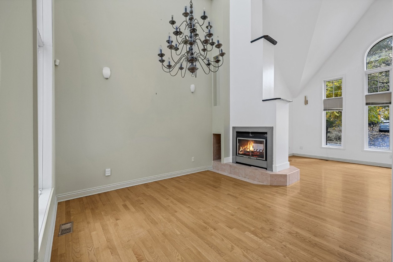 Salon — 931 Rue des Cerisiers, Otterburn Park