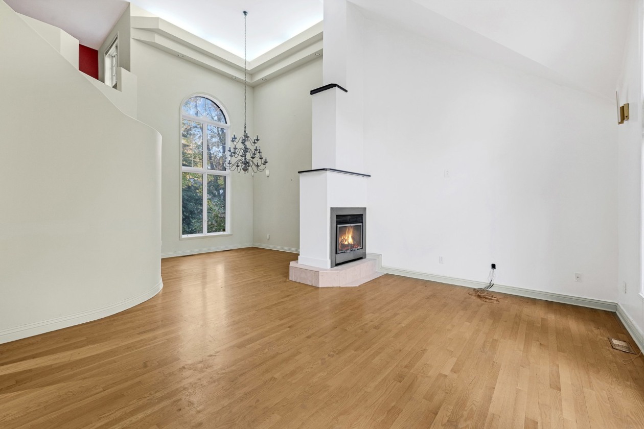 Salon — 931 Rue des Cerisiers, Otterburn Park