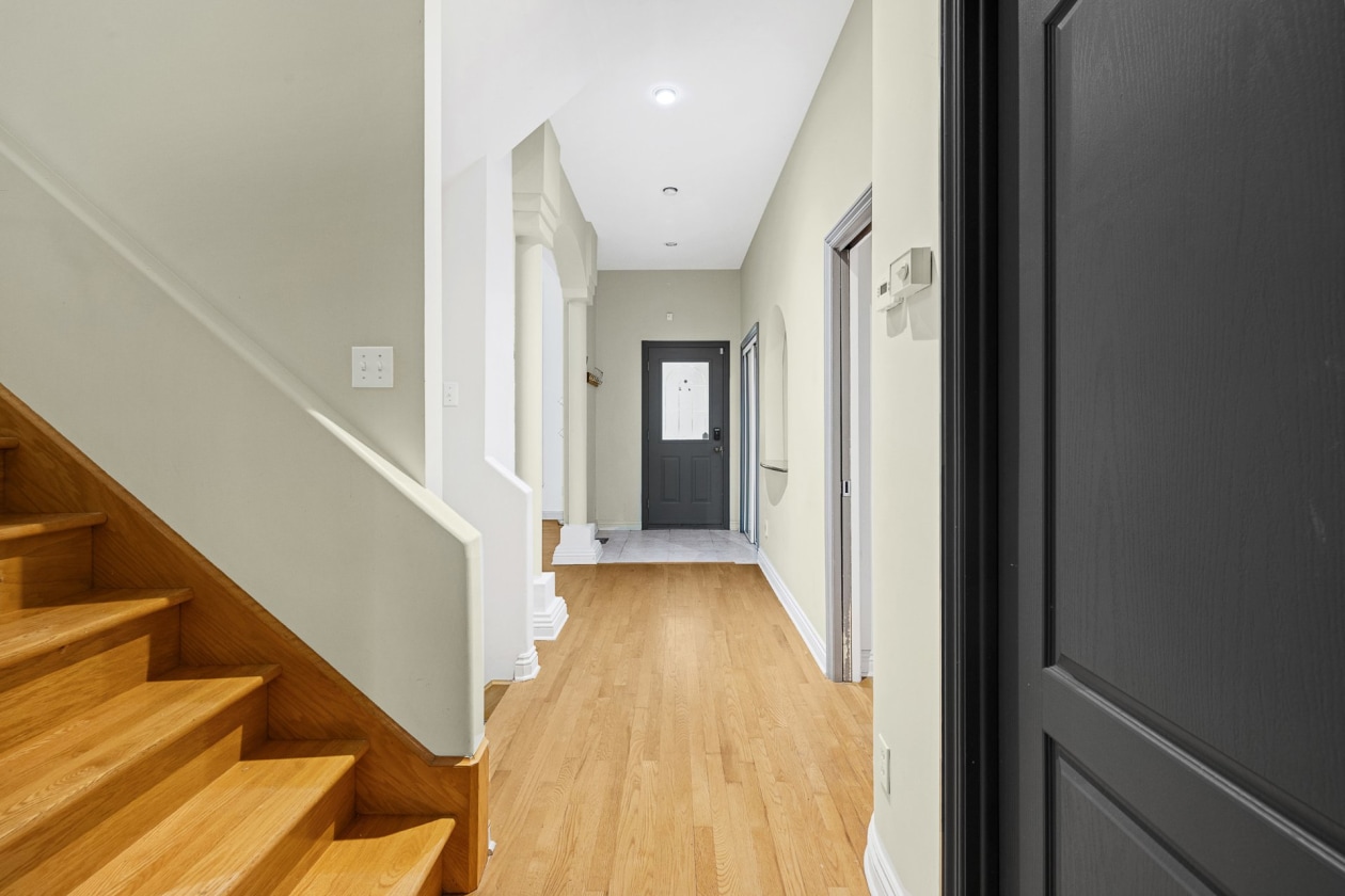 Corridor — 931 Rue des Cerisiers, Otterburn Park