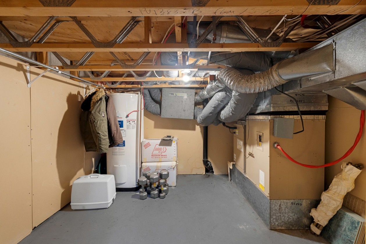 Rangement — 931 Rue des Cerisiers, Otterburn Park