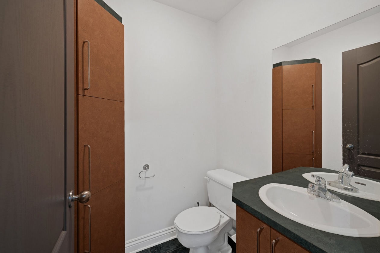 Salle de bains — 931 Rue des Cerisiers, Otterburn Park