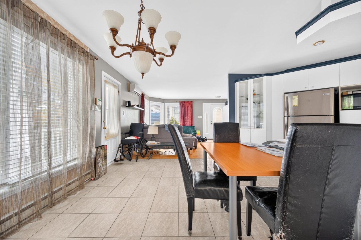 Salle à manger — 1798 Av. de l'Amiral, Québec
