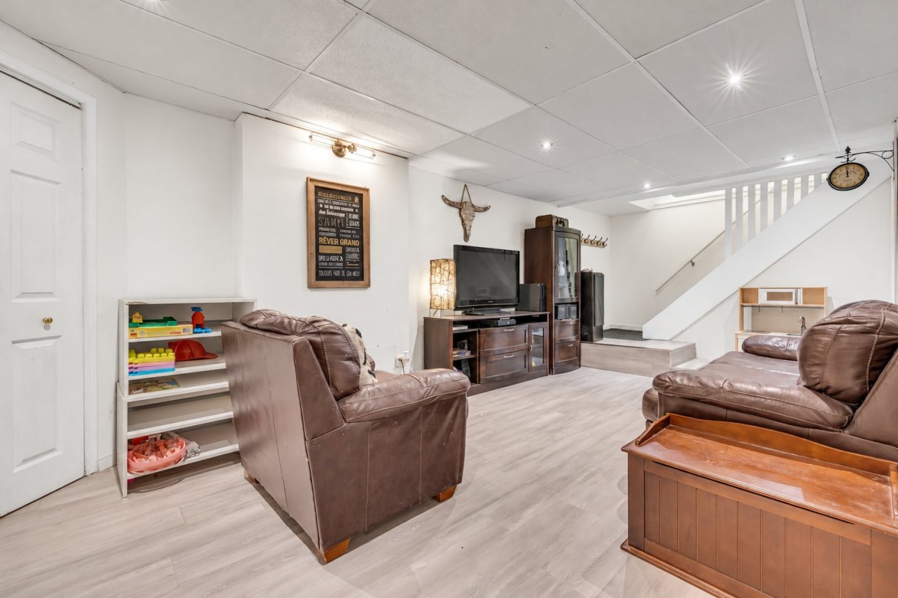 Salle familiale — 2493 Rue Pierre-Miville, Lévis