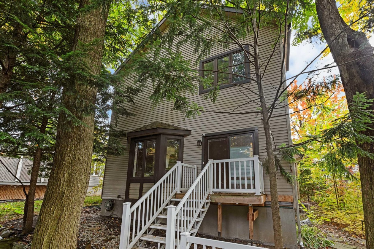 Face arrière — 931 Rue des Cerisiers, Otterburn Park