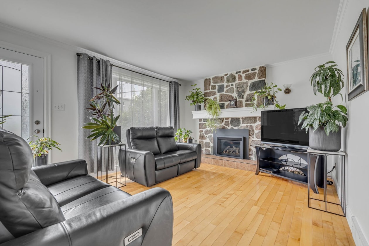 Salon — 5455 Rue des Pensées, Québec