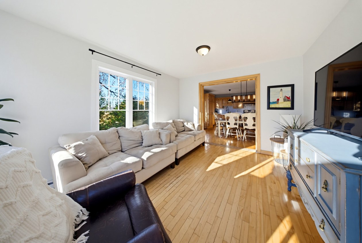 Salon — 435 Rue St-Lambert, Sherbrooke