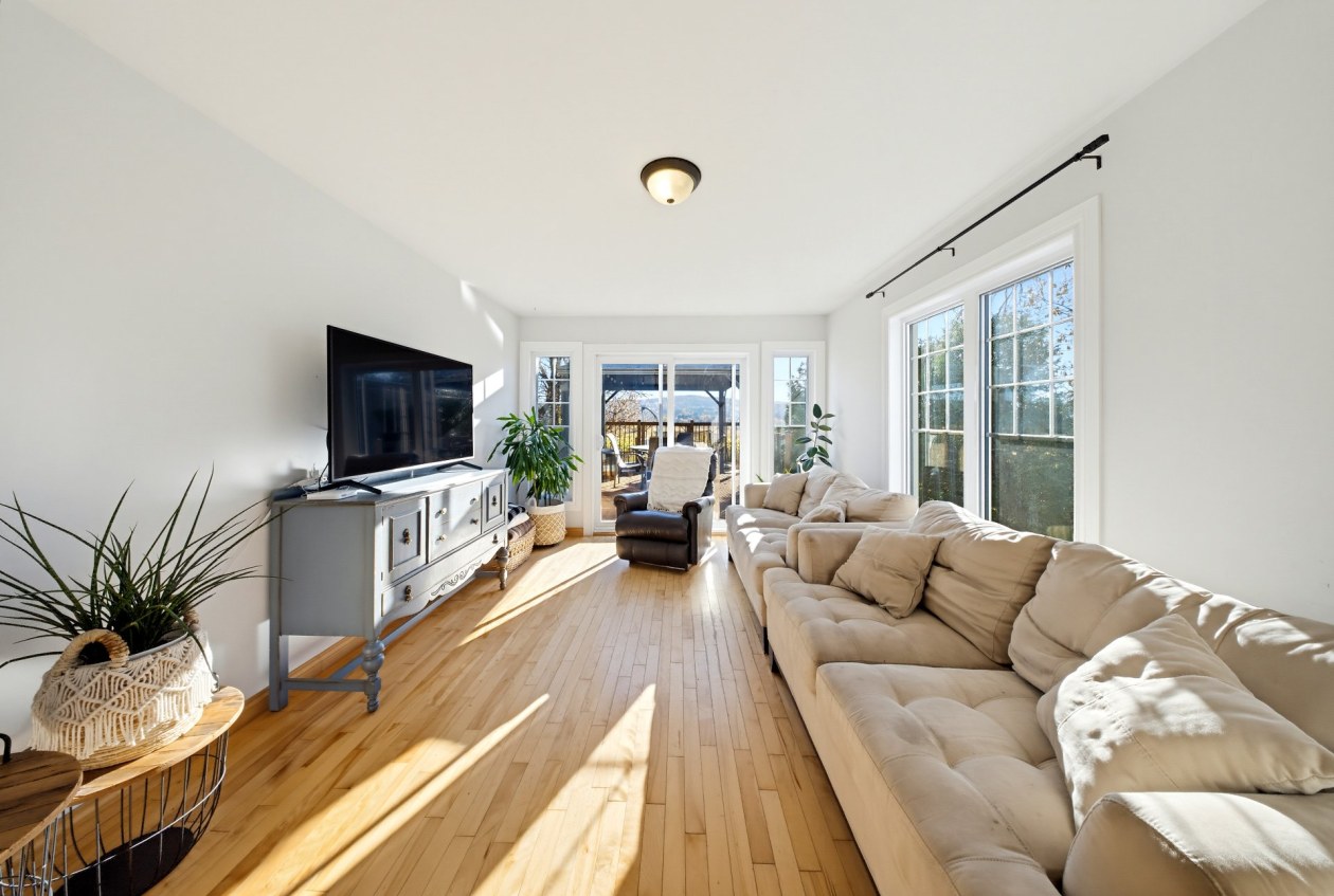 Salon — 435 Rue St-Lambert, Sherbrooke