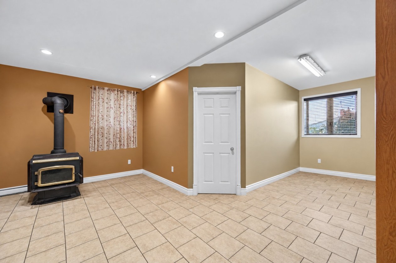 Salle familiale — 65 Rue de la Charente, Rimouski
