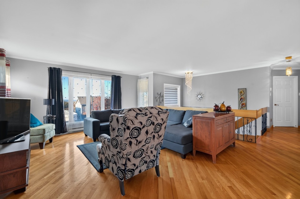 Salon — 65 Rue de la Charente, Rimouski