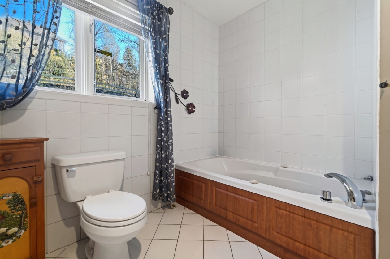 Salle de bains — 65 Rue de la Charente, Rimouski