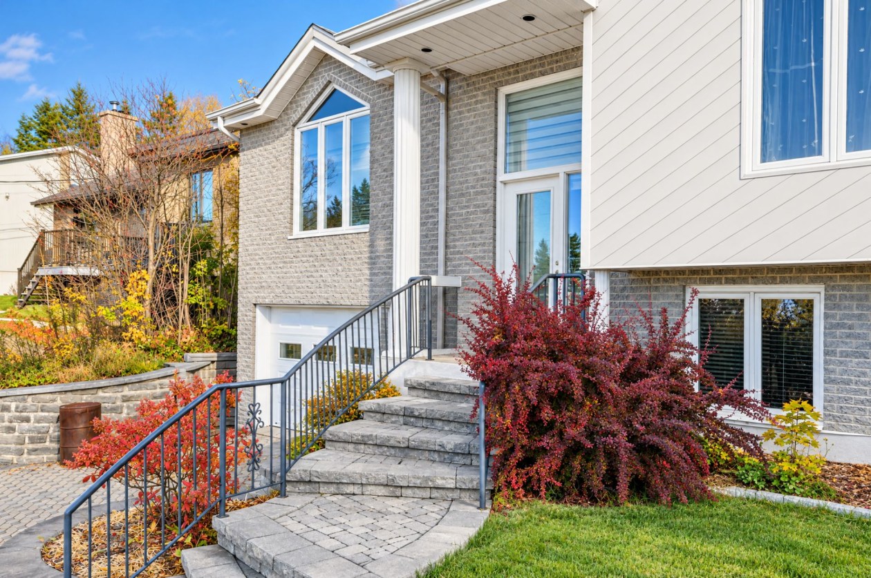Entrée extérieure — 65 Rue de la Charente, Rimouski