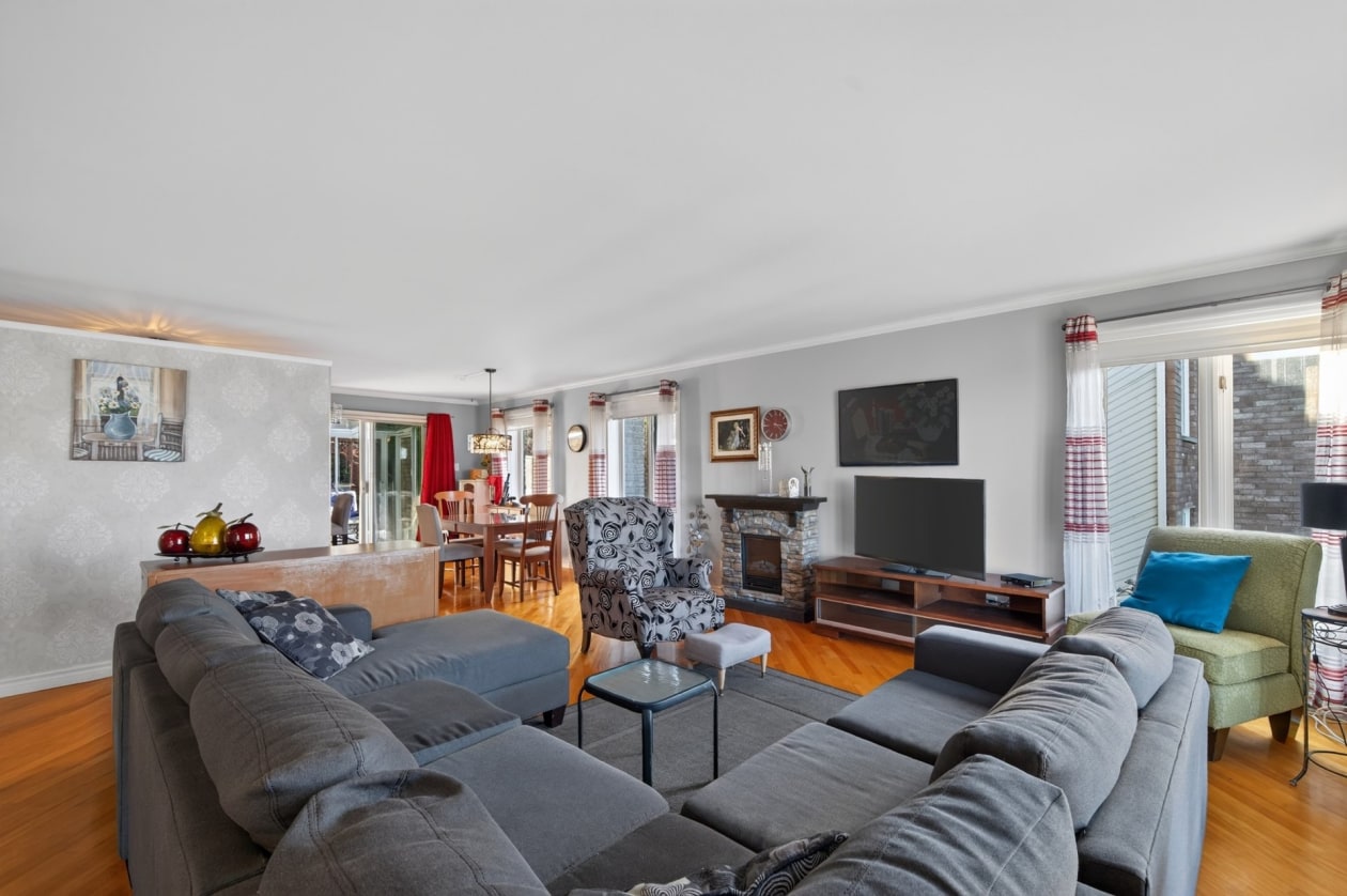 Salon — 65 Rue de la Charente, Rimouski