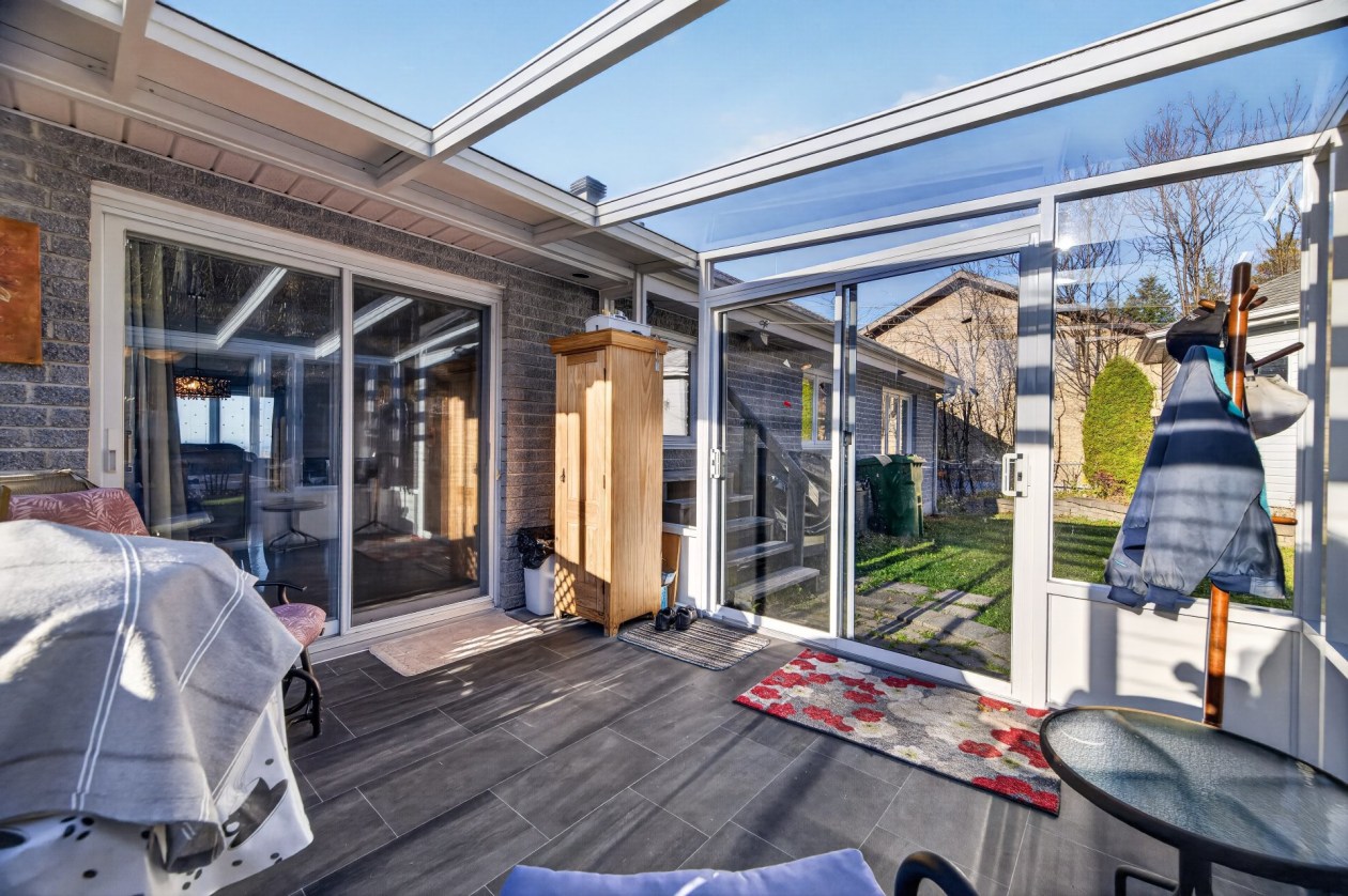 Verrière — 65 Rue de la Charente, Rimouski